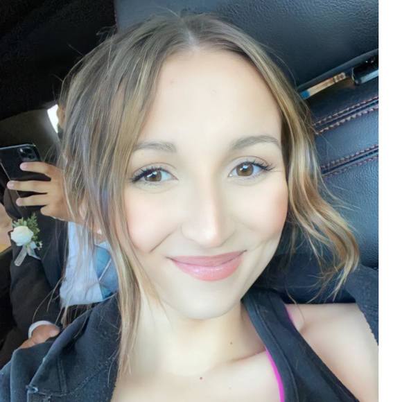 Meet your Posher, Madilyn - Picture 1 of 1